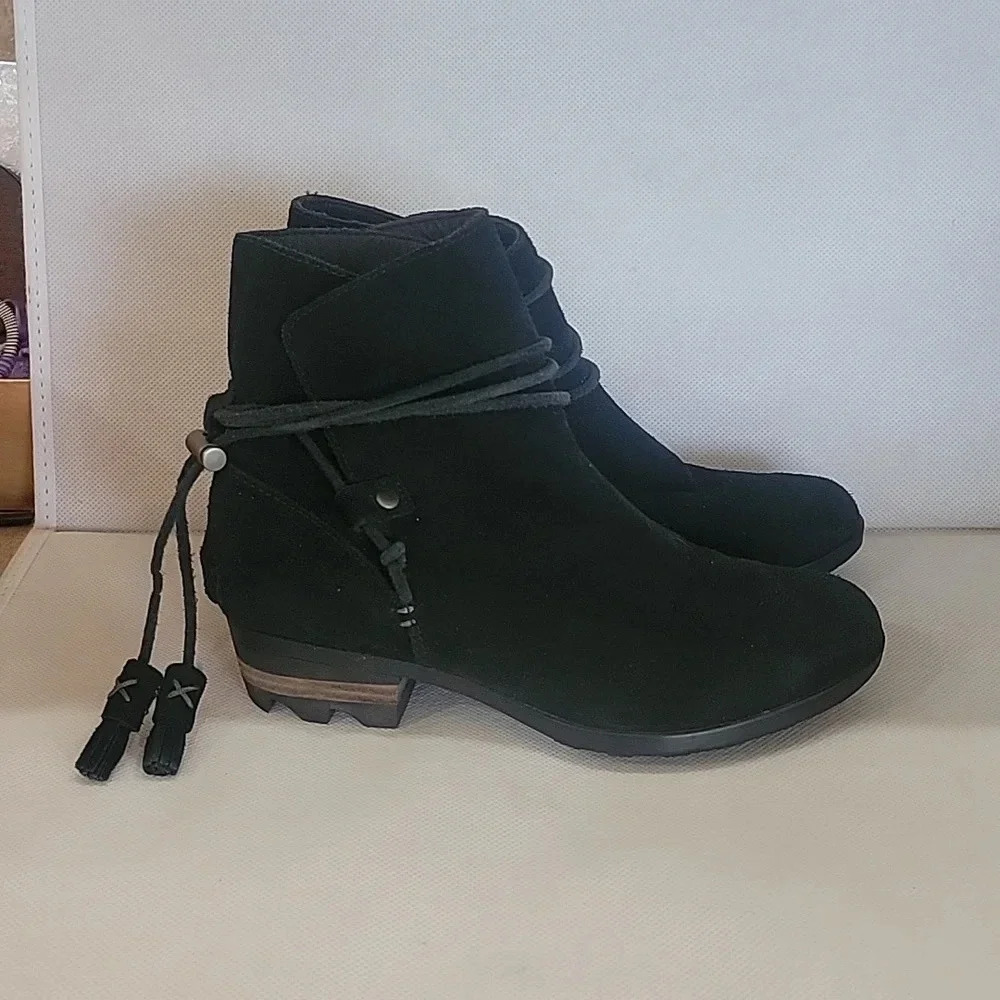 MINT - SOREL FARAH BLACK SUEDE SHOE‎ BOOTS BOOTIES (sz 6)